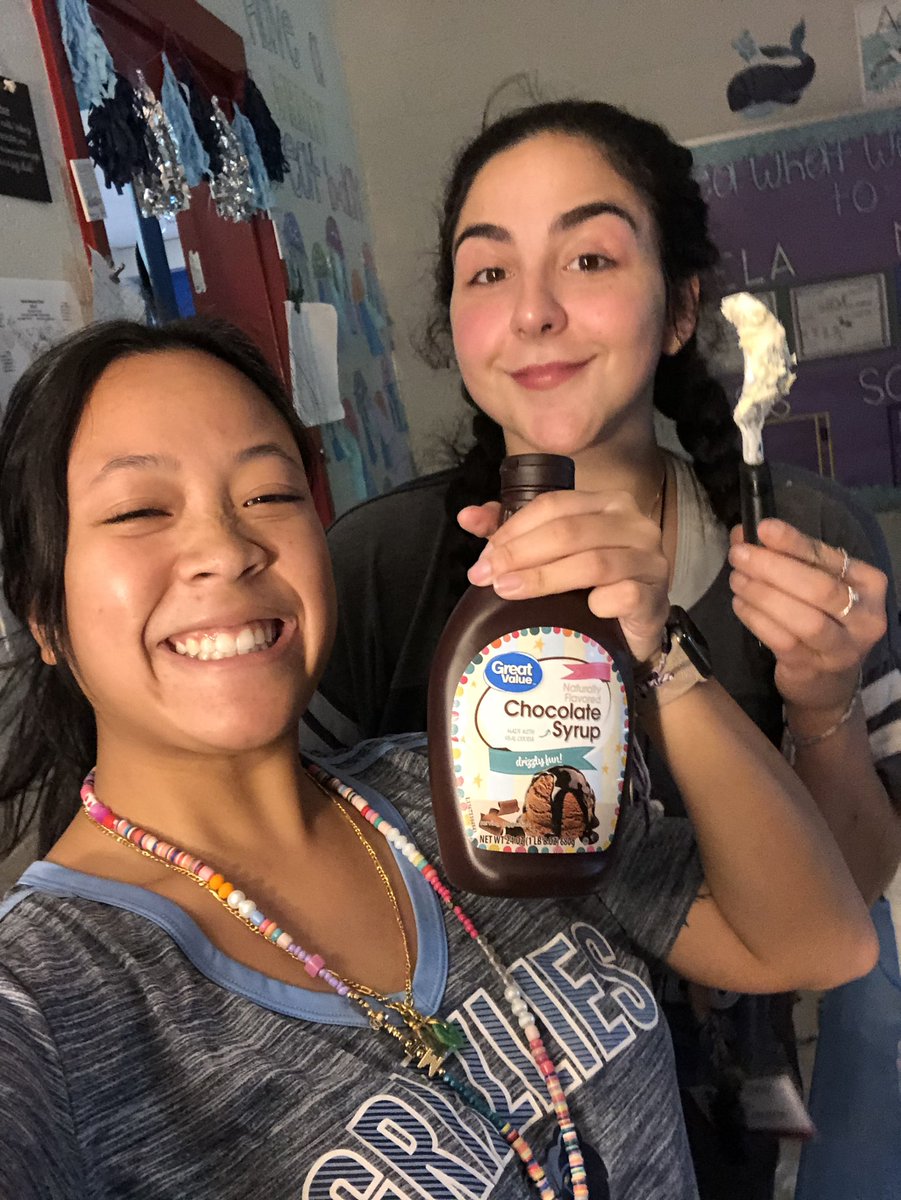 Miss Sara’s Sharks tweet media