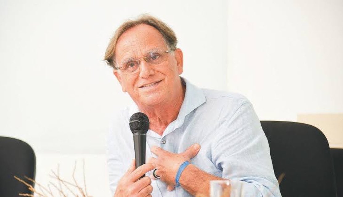 O Brasil perdeu um de seus maiores geógrafos, Carlos Walter Porto Gonçalves. Professor da UFF, especialista em Amazônia e América Latina, atuou ao lado de Chico Mendes, em Xapuri, e foi um grande defensor da reforma agrária. Meus sentimentos e solidariedade à familia e amigos.