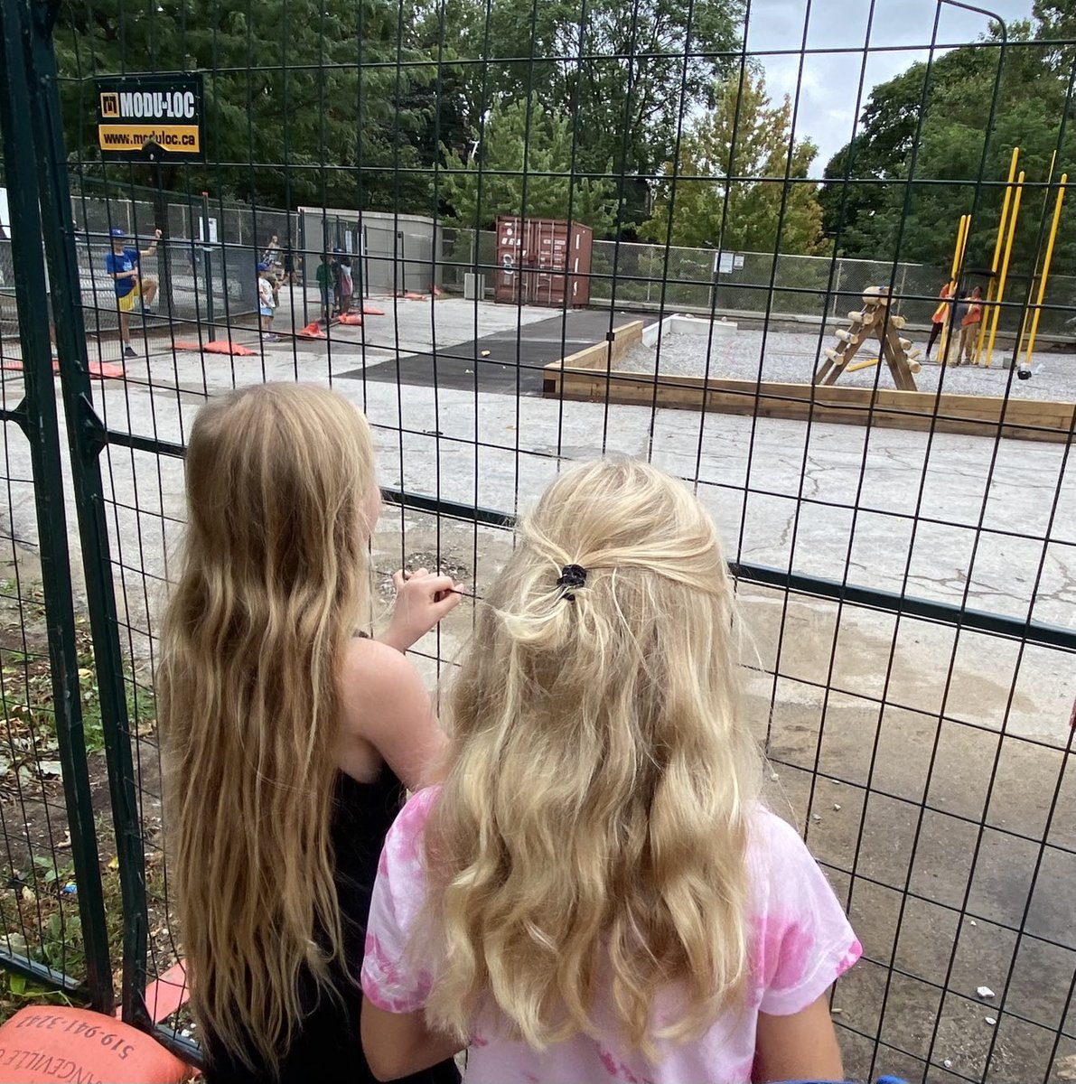 ⁦<a href="/WithrowQuest/">Withrow Jnr PS & Quest Alternative</a>⁩ excitement is building over the new playscape &amp; Friendship. #everystudenteveryday <a href="/tdsb/">Toronto District School Board</a> ⁦<a href="/LC4_TDSB/">Learning Centre 4</a>⁩ ⁦<a href="/WithrowHandS/">Withrow Parent Council</a>⁩ ⁦<a href="/WithrowWildcats/">Withrow Ave JPS Wildcats</a>⁩