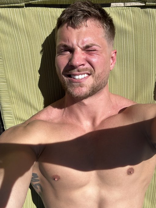Vegas sun be bright https://t.co/gAqwUVeCcU