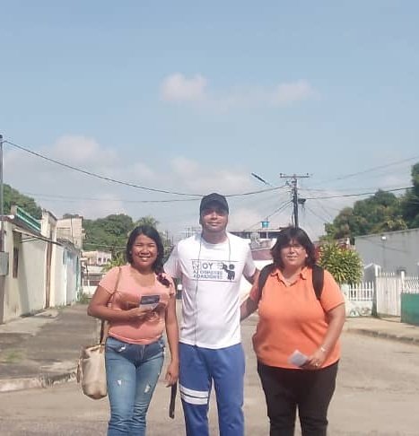 VP_Carabobo's tweet photo. #07Sept Luego parte del Equipo Político de Miguel Peña, se .traslado a la comunidad de Santa Teresa dónde realizó casa por casa, invitando a los ciudadanos a participar en la primaria del #22Oct
#SiBarianasPudoMiguelPeñaPuede https://t.co/jO42wbvjXC