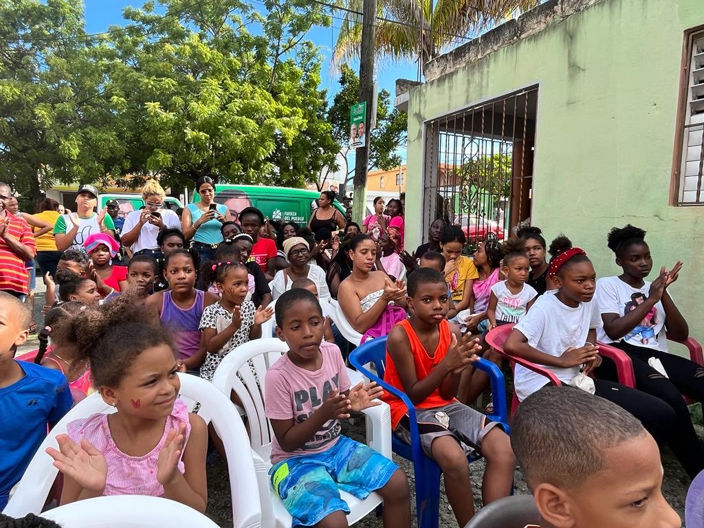 aurisel_santos's tweet photo. Cada niño merece crecer en un ambiente seguro y próspero. @SerrataAquilino trabaja para hacerlo realidad en Santo Domingo Oeste. #EscolaresConAquilinoSerrata #AquilinoSerrataAlcaldeSDO https://t.co/m6Z9yc0lYk