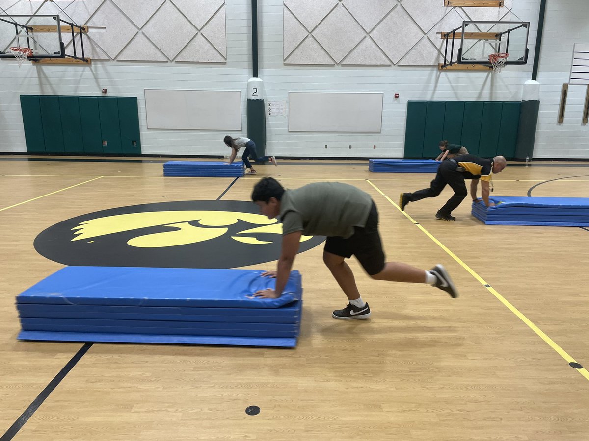CMS_Bass's tweet photo. Q1 fitness testing is done! ✅ Time for some “sneaky fitness” with #MatRaces @CorkscrewMiddle #ccpsfamily @ccpsDRIVE2BFIT #PhysEd https://t.co/KaHN2Mc9it
