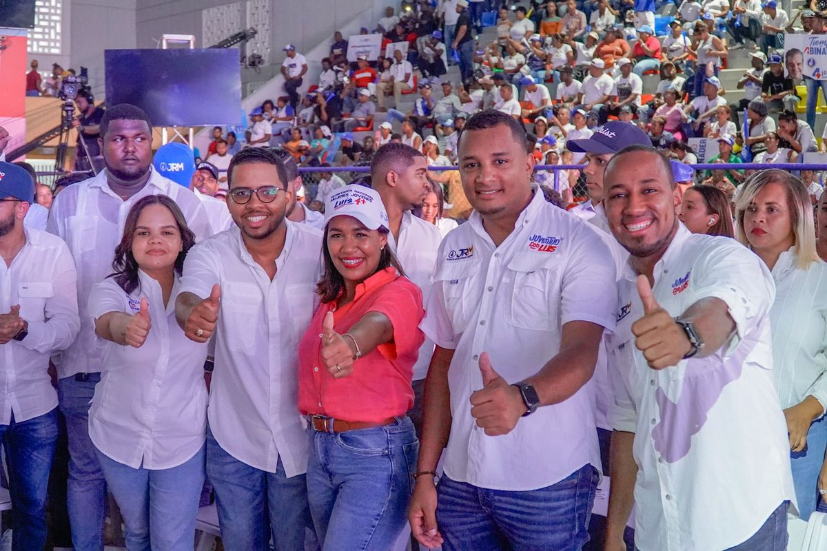 La juventud de #Barahona, en un acto multitudinario lleno de hombres y mujeres, mostró su apoyo y confianza a nuestro líder <a href="/luisabinader/">Luis Abinader</a> 4+ para que nos otorgue el privilegio de seguir cambiando y creciendo en una cultura de honestidad y equidad 
#nivuelvennivan
