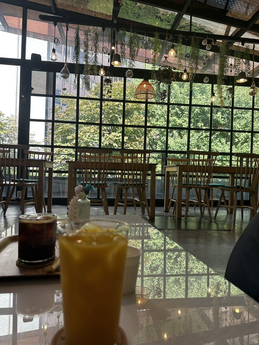 starluckman's tweet photo. 세상에는 참 따뜻한 사람이 많다

그런 사람들로 인해서 내 마음에도
따스한 한 곳이 밝혀져 있다

당연한 일을 당연하게 최선을 하다는 분들
오늘 문득 그런 분들에 대한 고마움이 차오른다

내가 누리는 이 모든 것들이
그런 분들의 노고 위에 있지 않을까

나로인해 누군가도 따뜻해 졌으면 좋겠다 https://t.co/Sw8tdcwwyT