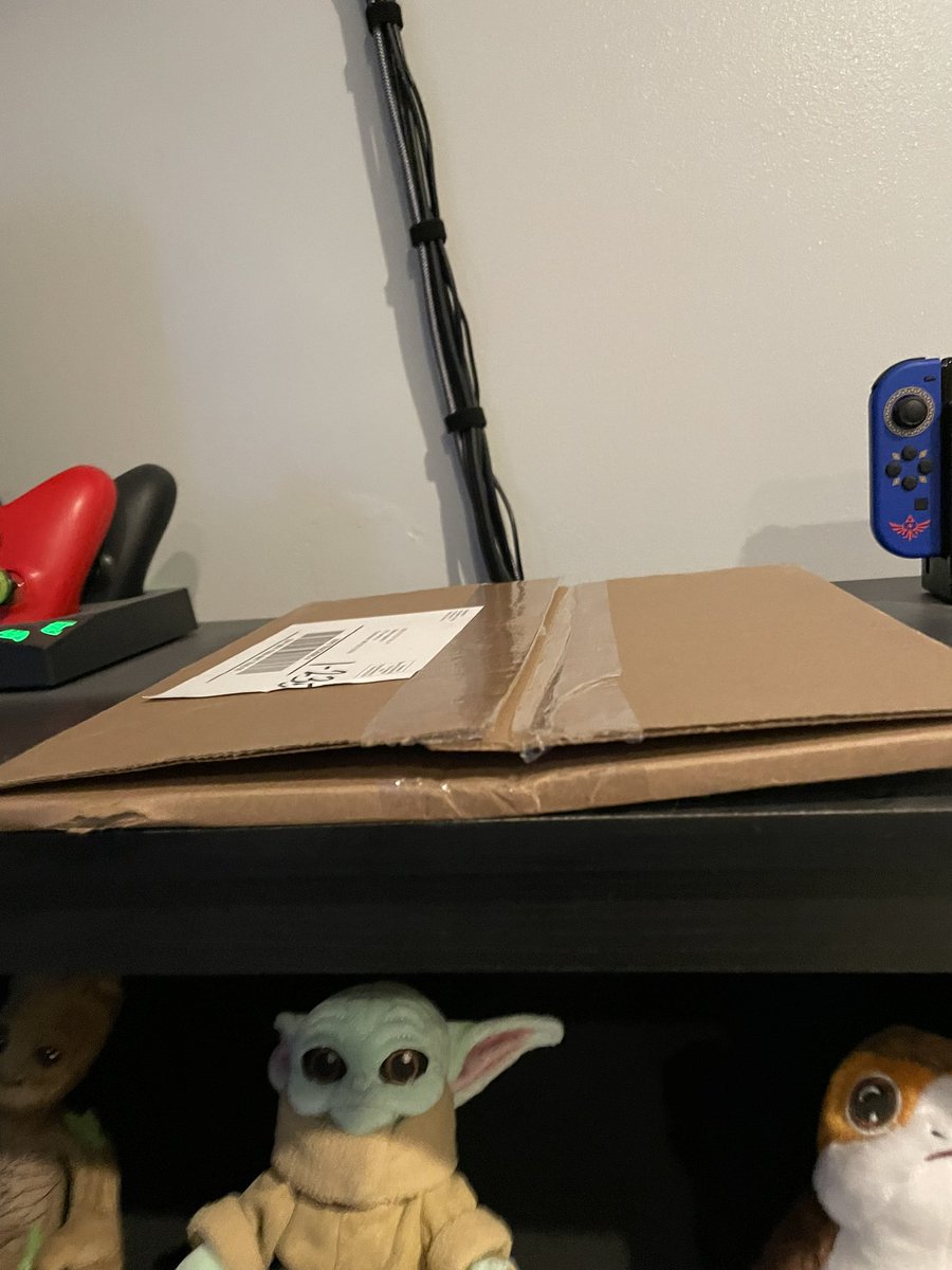 HurricaneShelb's tweet photo. Ugh, my special commemorative issue of @DisneyD23 has a huge crease in it thanks to the mailman trying to stuff it in the mailbox. Do better @USPSHelp training your mail drivers. #d23 #Disney100  #disneyD23 #USPS https://t.co/MqxcwHggBI