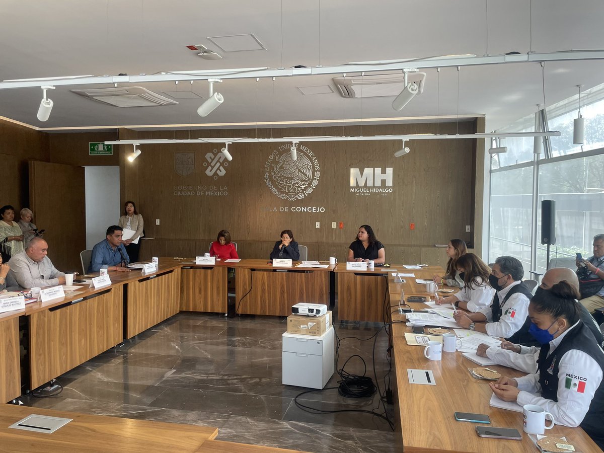 MayeliRuizO's tweet photo. Esta mañana se celebró la Quinta Sesión Ordinaria de la Comisión de Seguridad Ciudadana de la @AlcaldiaMHmx.

Durante la misma, su titular Marcela Gómez nos rindió un informe acerca de diversos acontecimientos y el seguimiento que se le ha dado a los mismos.

#ConcejalaMH 
#AvancemosConPasoFirme 
#BlindarMH