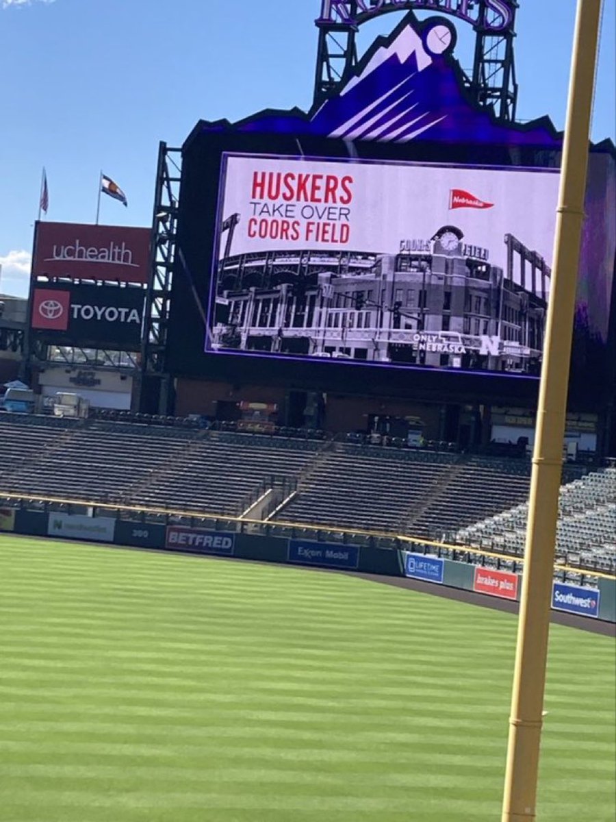 DailyBroncos's tweet image. What a pathetic franchise you are @Rockies 

There’s better ways to get people to show up to the game, like, I don’t know, field a competitive team  

📸: @DaveMRich
