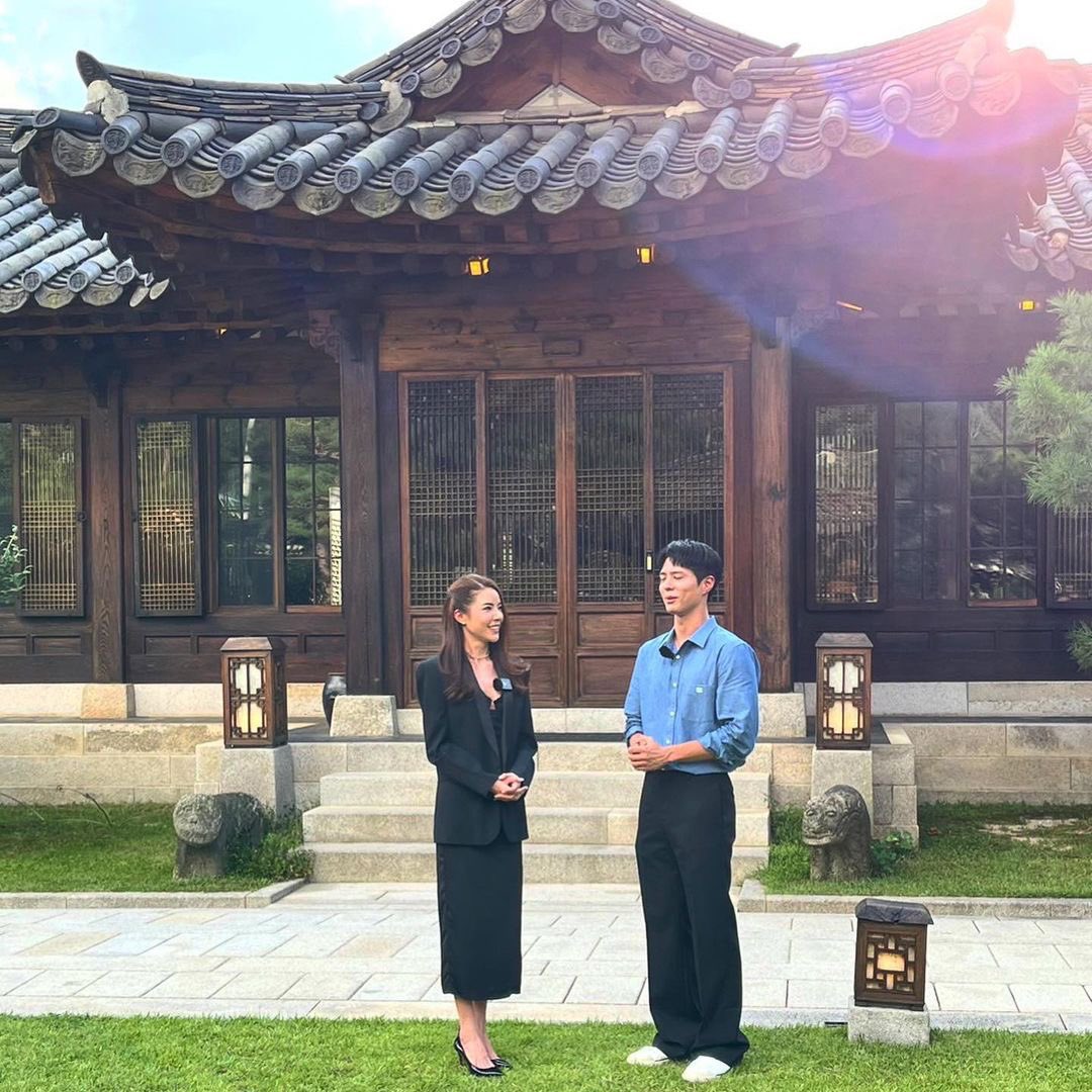parkbogumfamiIy's tweet photo. 23.09.08 || News Anchor Orakwang IG Update with @BOGUMMY
How excited are you?
https://t.co/GR8vCju9yP
Can't wait for this Exclusive Interview ☺️
#ParkBoGum #박보검
#朴寶劍 #พัคโบกอม #パクボゴム
#YouhaveDoneWell #폭싹속았수다
#ChefCares https://t.co/oDV6jlkujR