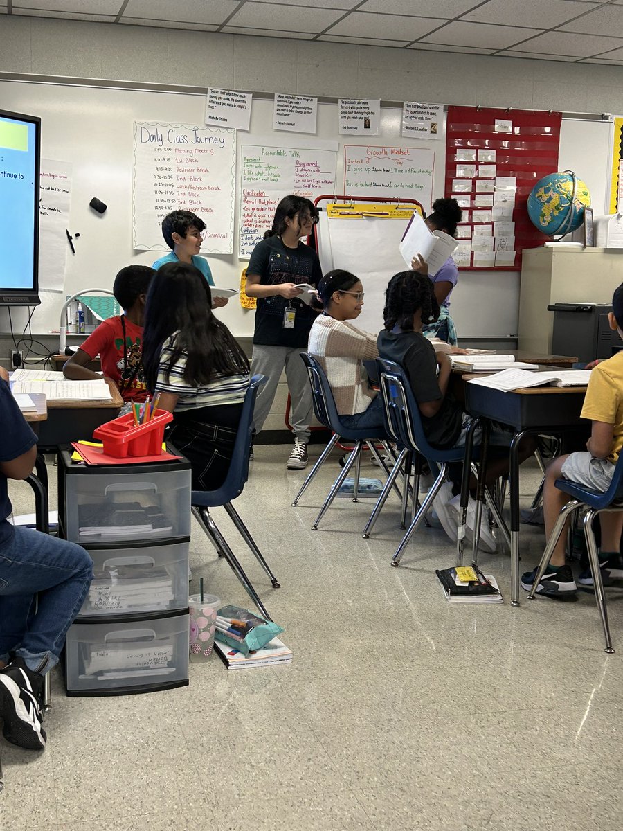 HoosTeaching's tweet image. Moments that have made my heart smile in the month of August! 🥰 Students teaching students and amazing group work! #Learningisanadventure #FindtheGood