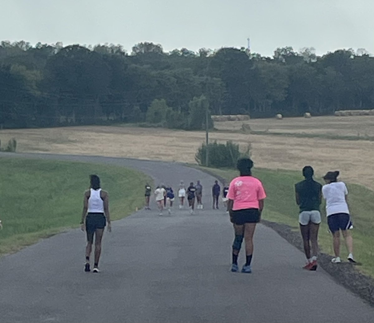 Billyperkins22's tweet photo. This team has put some good work in the last few weeks from weights, outside sprints, sand work and some hill sprints.  They have been doing great work.   So proud of them and they are going to be fun to coach.   Keep it going. https://t.co/onIG0T7Csp