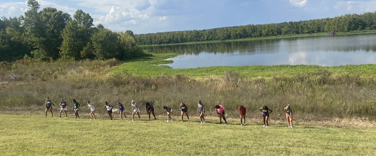 Billyperkins22's tweet photo. This team has put some good work in the last few weeks from weights, outside sprints, sand work and some hill sprints.  They have been doing great work.   So proud of them and they are going to be fun to coach.   Keep it going. https://t.co/onIG0T7Csp