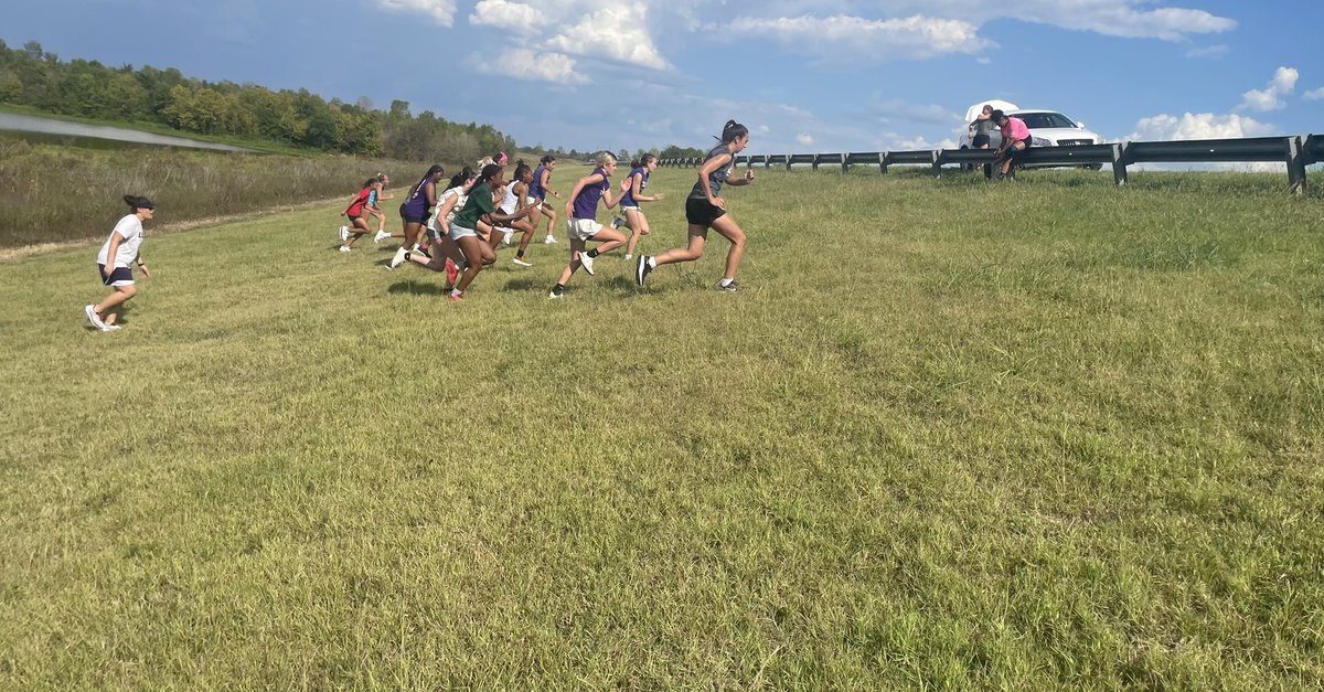 Billyperkins22's tweet photo. This team has put some good work in the last few weeks from weights, outside sprints, sand work and some hill sprints.  They have been doing great work.   So proud of them and they are going to be fun to coach.   Keep it going. https://t.co/onIG0T7Csp
