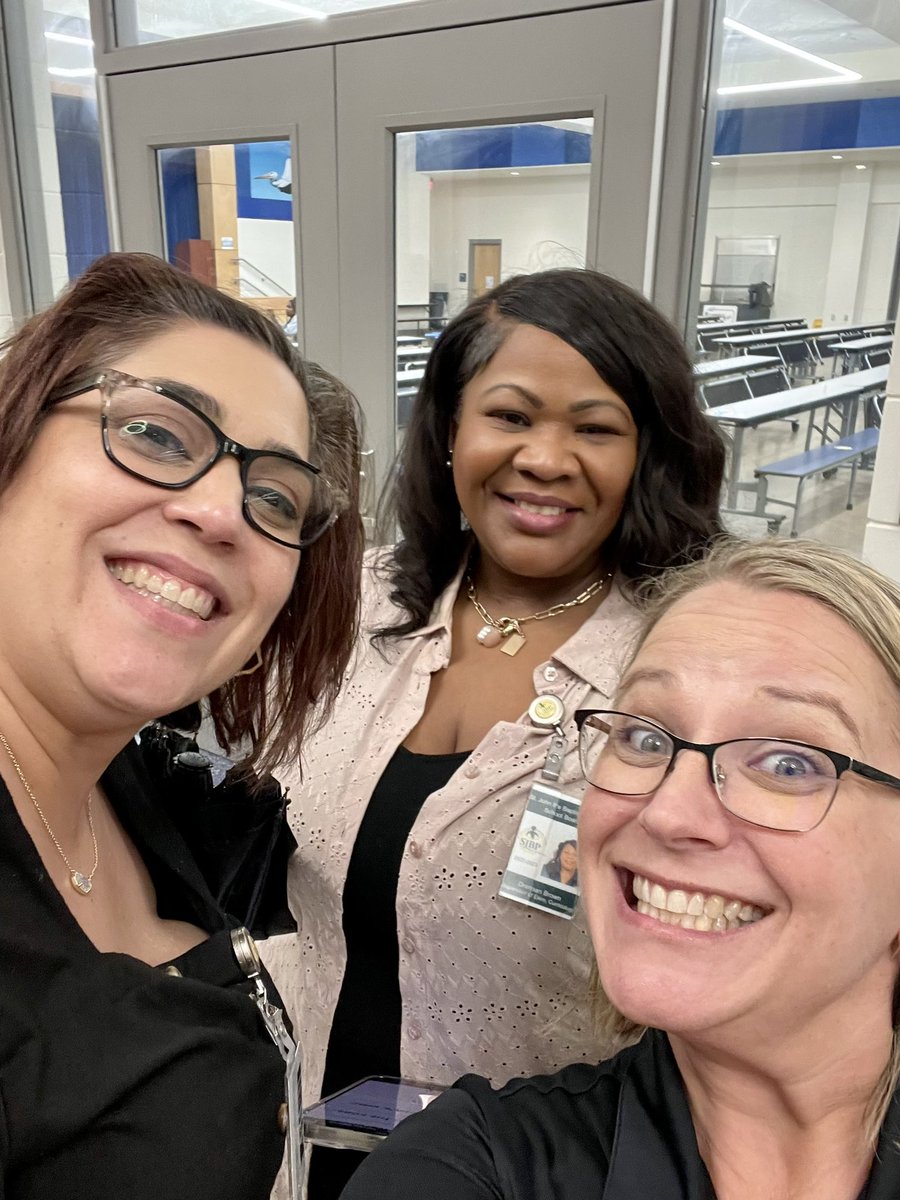 SJBPPSESS's tweet image. The rain didn’t stop us from  supporting Open House at 4 of our schools tonight! Let’s go FW, LPE, JLO and SJAP! 💛💚 #BeTheLeader #ElevatingExcellenceEveryday #SJBPCurriculumTeam @SJBPS118