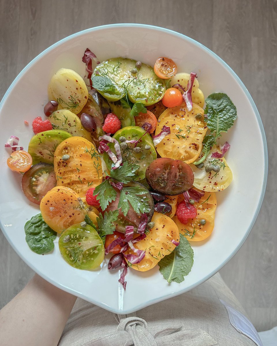 At the end of each season, I rummage thru my fridge, toss what’s been long forgotten and enjoy the remaining odds and ends in a meal. 

Tonight, I did just that with a handful of heirloom #tomatoes. I’m sharing the #recipe here: instagram.com/p/Cw6PQynrN-z/…