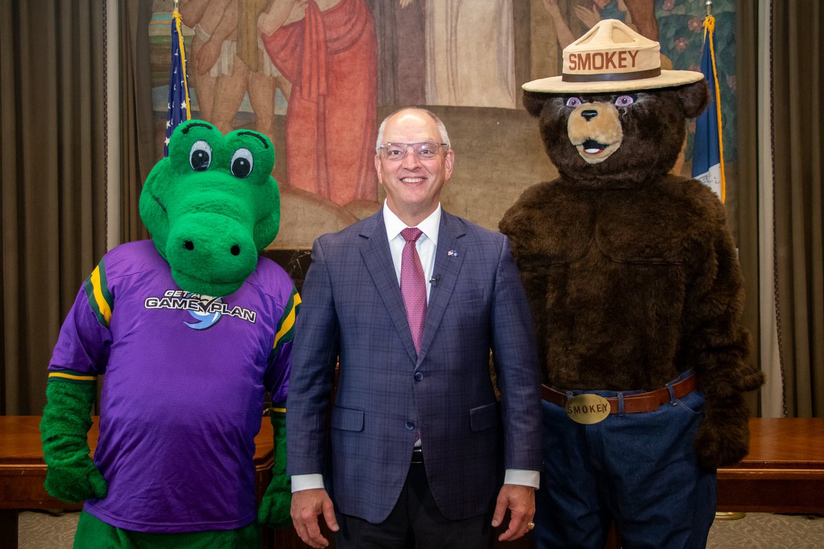 I had a couple of very special guests stop by the Governor's Office this afternoon that wanted me to remind you to follow the ongoing burn ban. #lagov #lawx