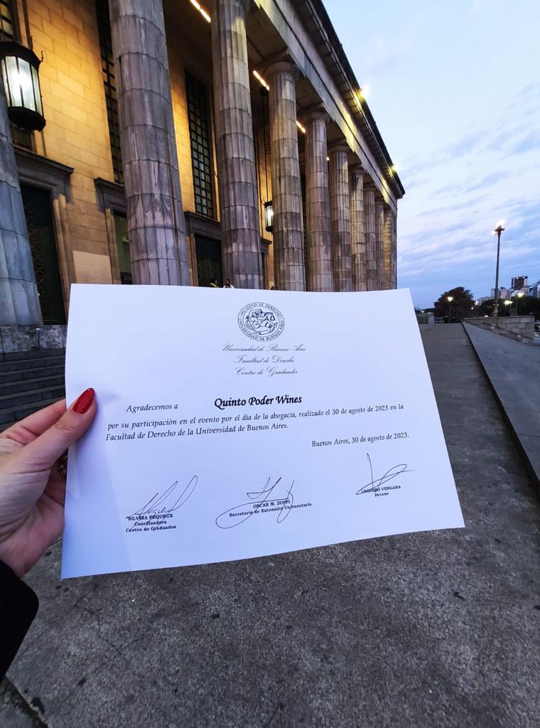 wizardmindok's tweet photo. Agradecemos a la Facultad de Derecho de la UBA por haber invitado a Quinto Poder a formar parte del evento del Día de la Abogacía, dentro del salón de Pasos Perdidos. Es un orgullo que nuestro vino recorra lugares tan prestigiosos 🍷 https://t.co/btGpiGHQsy