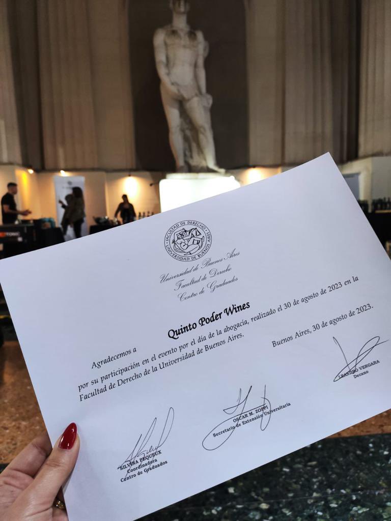 wizardmindok's tweet photo. Agradecemos a la Facultad de Derecho de la UBA por haber invitado a Quinto Poder a formar parte del evento del Día de la Abogacía, dentro del salón de Pasos Perdidos. Es un orgullo que nuestro vino recorra lugares tan prestigiosos 🍷 https://t.co/btGpiGHQsy
