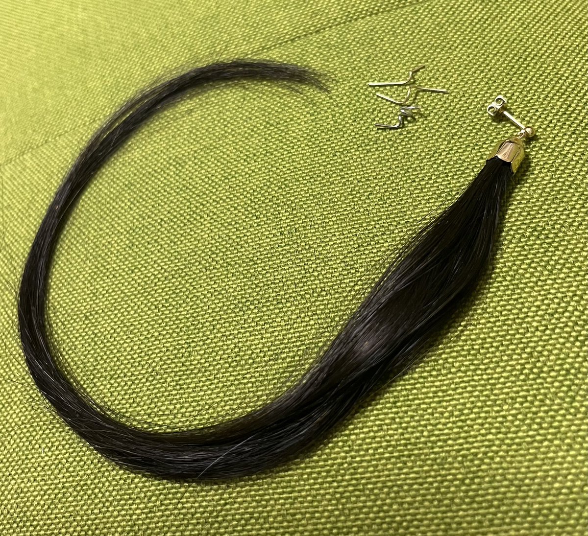 yuseioil's tweet photo. 不気味なピアスを作りたくて
試行錯誤した結果、
さいきん髪の毛を使ってる

※エクステを使用してます。 https://t.co/vxx5Eg7Vq9