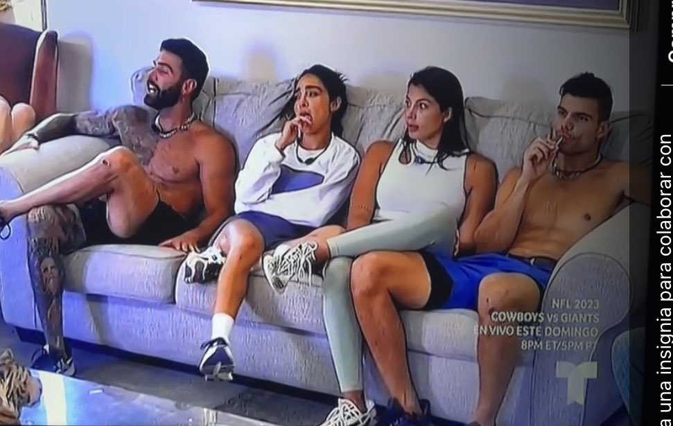 isaLaferte10's tweet photo. Bueno todos se equivocan, es la primera vez que nos falla el spoiler😂
Pero lo que nunca va a cambiar es el cariño por los Leales 🤍 y que Ana y Fer merecen ganar #Los50 
Ah y que amo la amistad de Ana y Mane🥺🫂 https://t.co/IoEaZScqkW