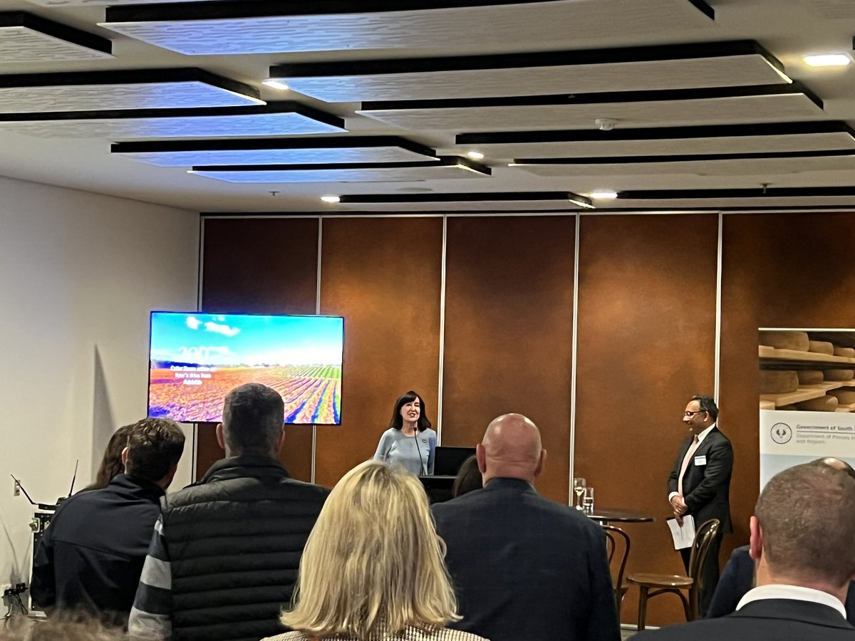 GrainProducerSA's tweet photo. GPSA attended the Minister’s Reception at the @adelaideshow meeting with industry and government stakeholders. Deputy Premier Susan Close spoke, as did @PProducersSA Chair Simon Maddocks and Show CEO Will Rayner #Adelshow https://t.co/hwvt5KkS0z