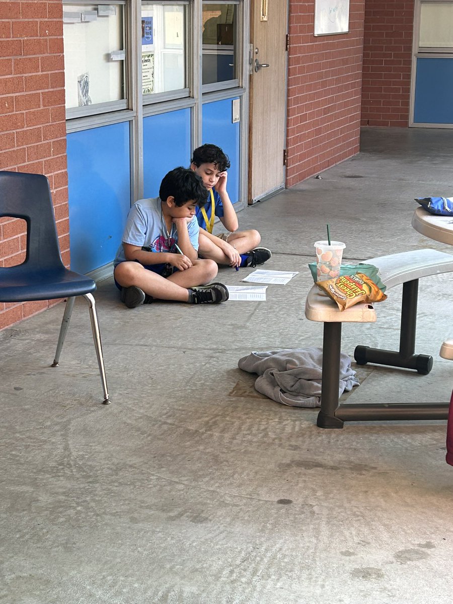HoosTeaching's tweet image. We have been enjoying partner reading outside! While defining a personal narrative and revising sentences using strong verbs @GrayES_AISD. #FindingtheGood #LearningisanAdventure