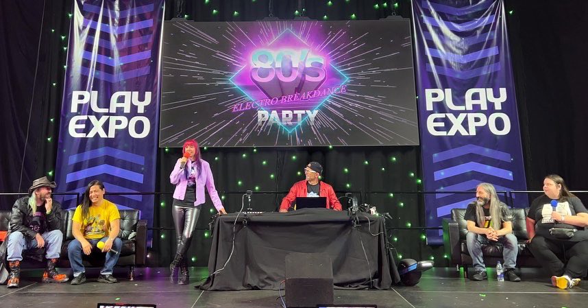 TristaBytes's tweet photo. Hi there! I’m a stage host, interviewer &amp; presenter. I’m best known for hosting panels at events &amp; for presenting a tech show on Sky TV. 

I’m also a Twitch Partner &amp; play a variety of indie &amp; AAA games as well as fundraising for various charities with comedy baking &amp; art shows! https://t.co/k2DyeF4rgj