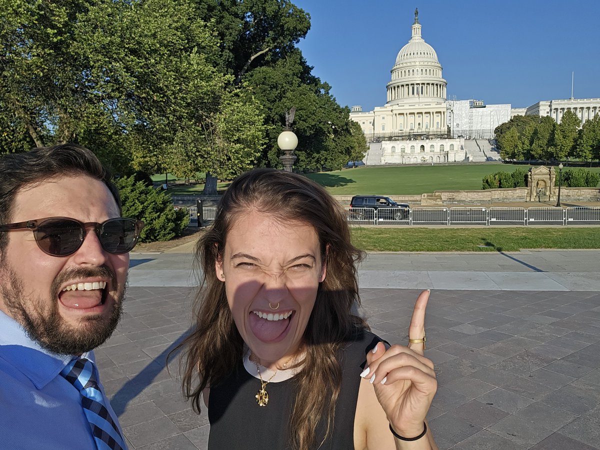 stellarmorticia's tweet photo. The @colgateuniv winters were unbearable but worse were Prof. Balonek's emails--
"IT'S A CLEAR NIGHT FOLKS, I DON'T SEE YOU OBSERVING"
10 years later, Josh Reding and I stand in the humid, sticky DC heat as @AAAS_STPF fellows advising Congress and the @NSF on space. https://t.co/NBoZlnHKBI