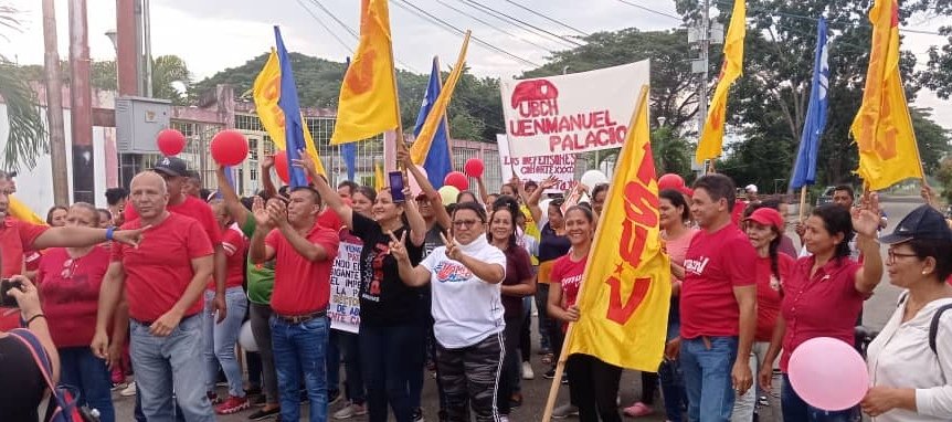 SoyPsuvBarinas's tweet photo. #EnFotos | El municipio #Obispos, #Barinas, se hizo presente con una hermosa caminata en respaldo al Pdte. @NicolasMaduro, desde el sector Antonio González.

🚩✊🏼✊🏽✊🏾🇻🇪

#7Sep
#PsuvBarinas
#PuebloMásMaduro https://t.co/NWrpgv4KmJ