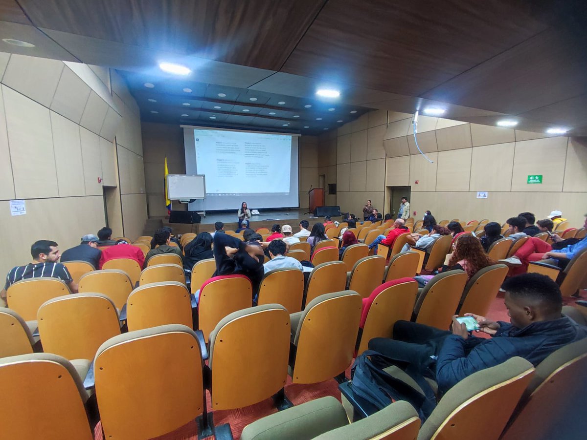 udistrital's tweet photo. #GenerandoUD | #HOY se llevó a cabo la Mesa de trabajo de Género y Diversidades Sexuales en la @tecnologicaUD , participaron estudiantes, docentes y cuerpo administrativo. Liderado por la decanatura y la Rectoría. 
#UDlibredeVBGyDiscriminación #SERdelaUD #SomosUD https://t.co/HRKmu8zVb5