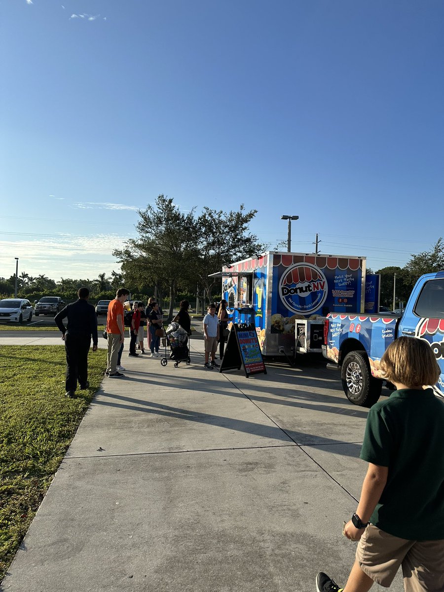 Donuts with the Principal was a huge success!
Thank you to all the families that attended. 
Thanks to DonutNV Fort Myers for the delicious donuts!🍩