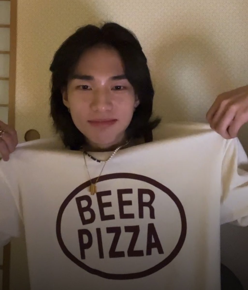 Hyunjin 현진 Central on X: Hyunjin is wearing @LouisVuitton Striped Monogram  Workwear Denim Shirt in his new teaser for #NOEASY  🔗 CHECK NOEASY TEASER IMAGES #NOEASY_TeaserImages3  #Hyunjin #현진 @Stray_Kids