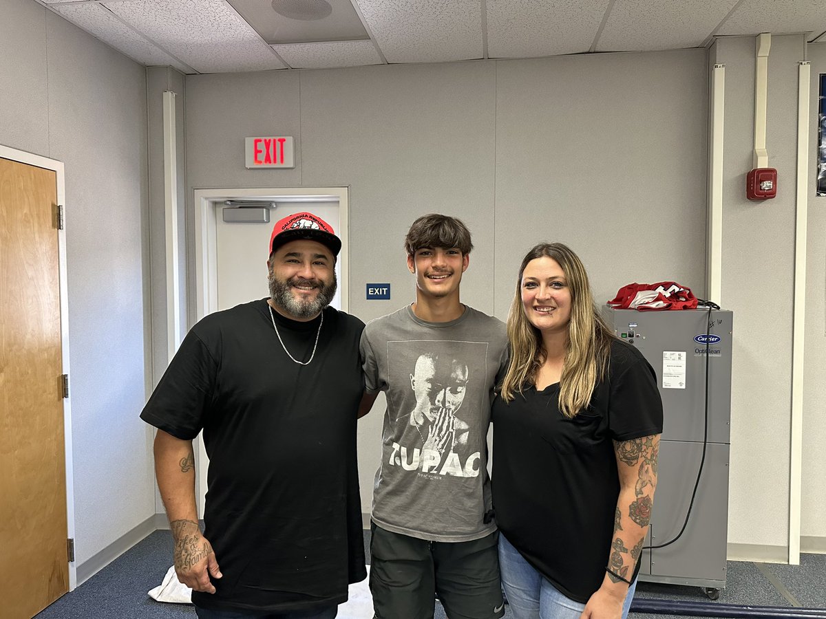 A big thank you to the Germann family for providing this week’s team dinner &amp; the Crabb family for providing dessert!

#OutworkEveryone🗡️ | #LancersLead🛡️