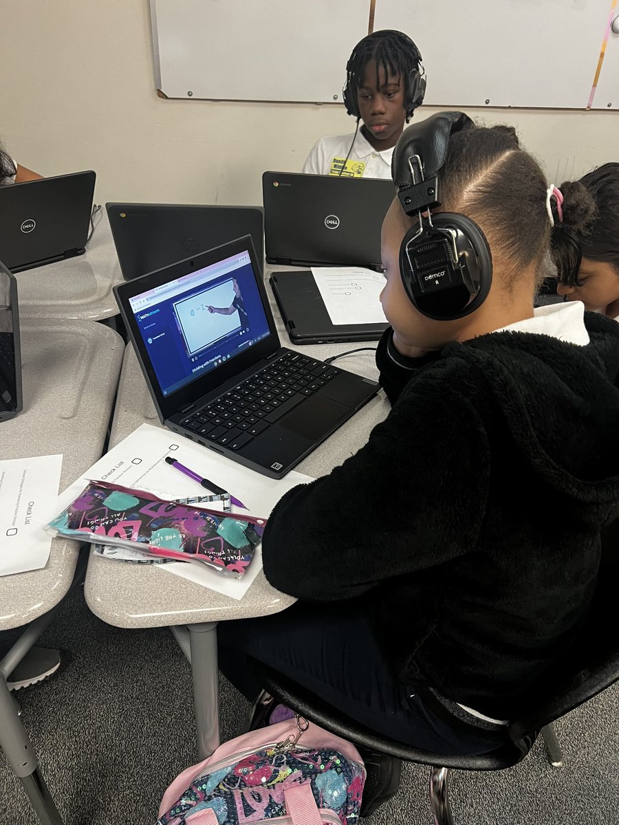 VealsAngela's tweet image. It’s was great to witness the high level of student engagement at @DueittEagles today! Check out these middle schoolers already using @carnegielearn #MATHstream and participating in small group instruction! @rlc1908 @TrevorKWilliams @HawksMathamagic @KDussette @Wondrousepp