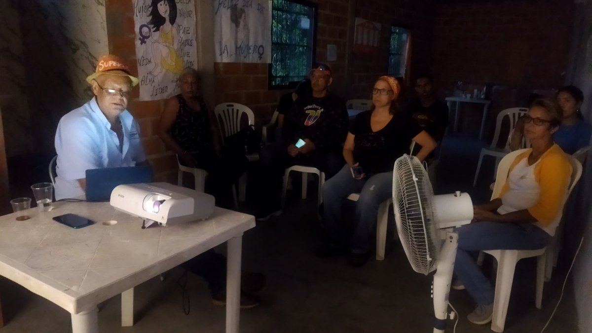 VP_Carabobo's tweet photo. #07sept El EMA de Carlos Arvelo, realizó el Taller de formación: "Organización, Movilización y Defensa del voto" Preparando el equipo para el #22Oct #SiBarinasPudoCarlosArveloPuede https://t.co/1cLVpwbPFO