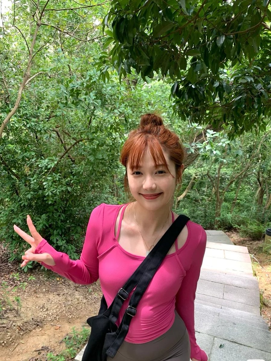 Nancyy2296's tweet photo. Let's go climbing together. Today I'm wearing the color of dragon fruit #Climbers #DraftKings ＃f https://t.co/hLT7uYpH1N