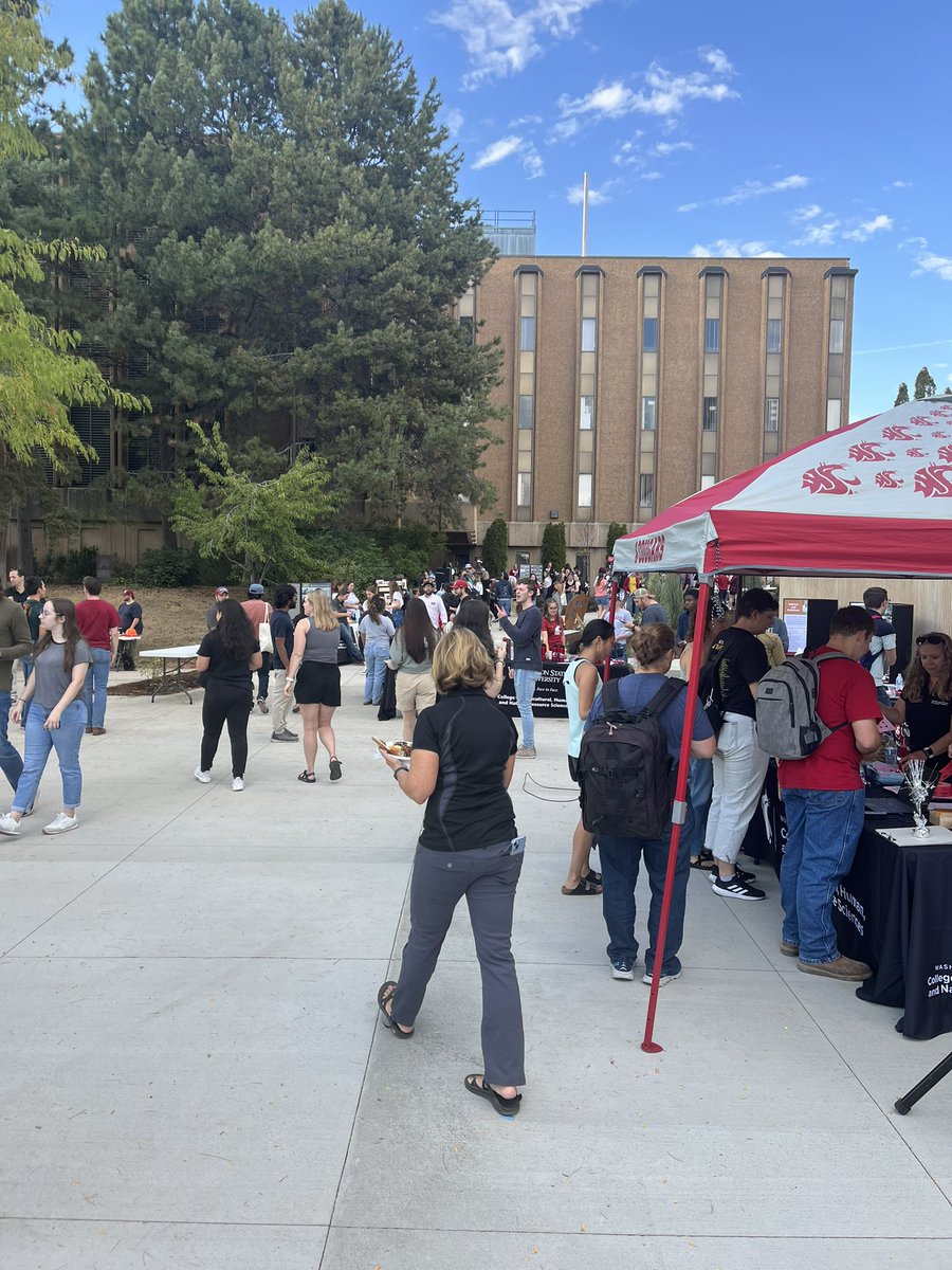 tatumweed's tweet photo. Haven't missed a @wsucahnrs Fall Festival and wouldn't let this year be any different! I sure love being a CAHNRS Coug!!! https://t.co/DLDs8Bntlz