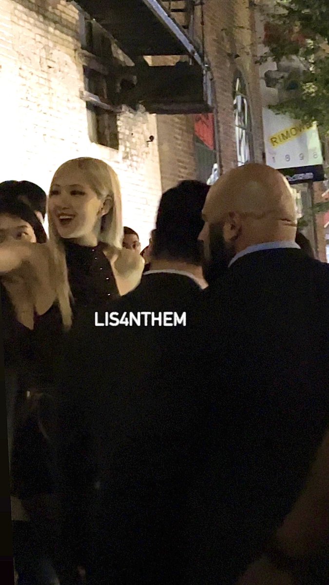 LIS4NTHEM's tweet photo. the main event.

ROSÉ AT RIMOWA SEIT 1898 
#ROSÉxRIMOWA @RIMOWA #ROSÉ #로제 https://t.co/vxqFplVGOw