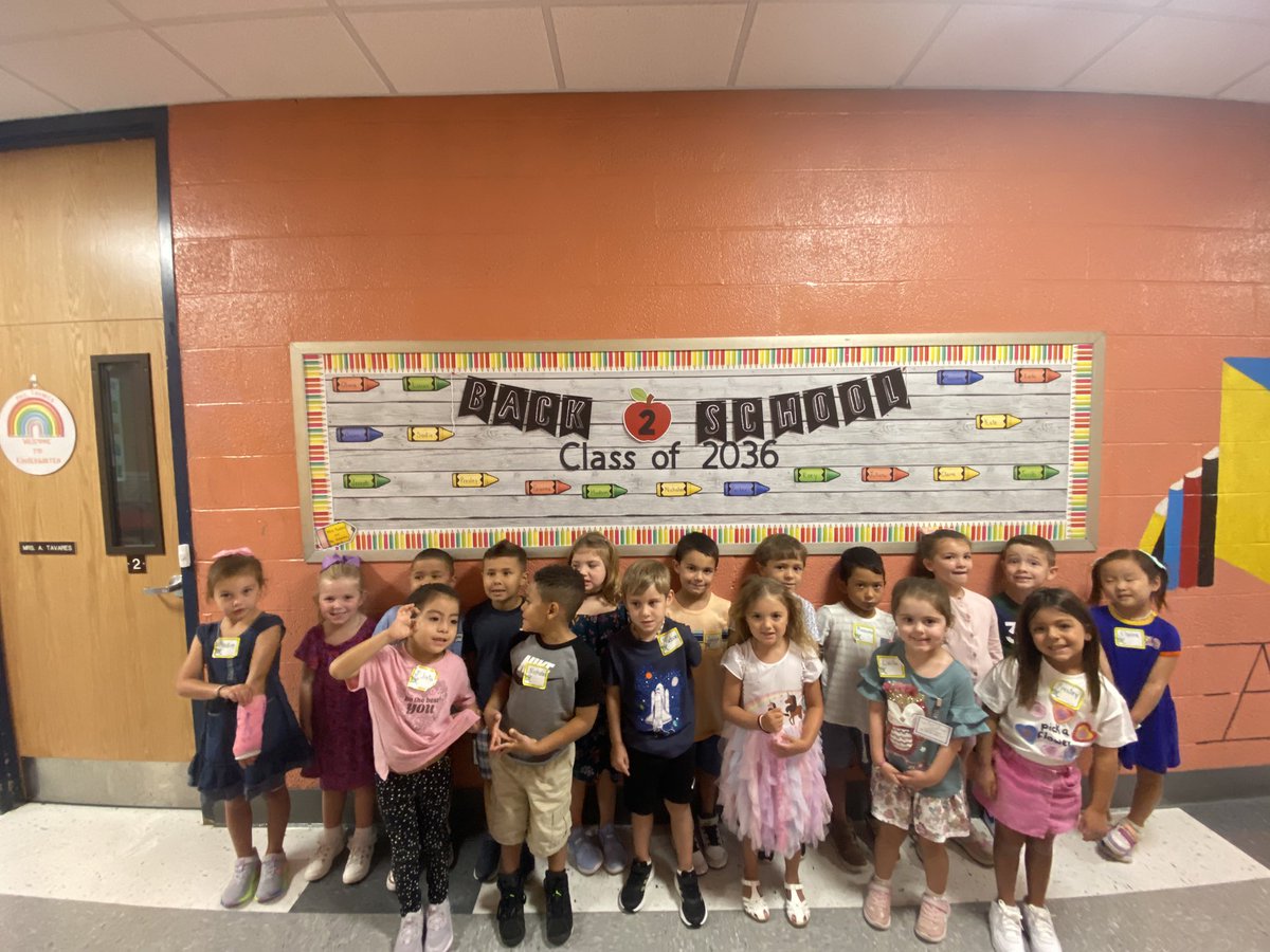 TavaresteachesK's tweet photo. Welcome class of 2036 ❤️ #kindergartenfun https://t.co/IHBPwTBlXz
