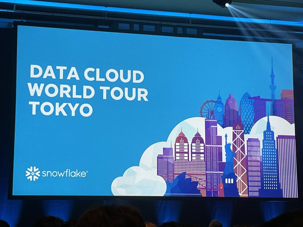 KenMiyake6's tweet photo. 基調講演始まります。大雨だけど大盛況！

 #DataCloudWorldTour https://t.co/fhNqtXQ4pZ