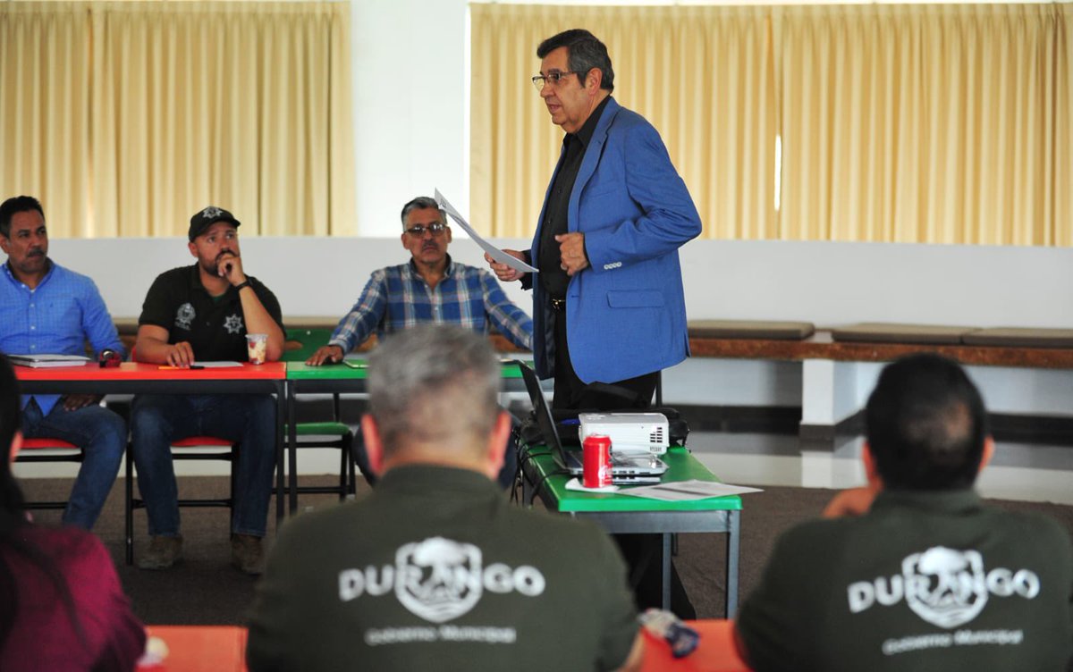 AmbienteDgo's tweet image. Por indicaciones de nuestro presidente Toño Ochoa estamos capacitando nuestro equipo, vamos a mejorar muchos aspectos para beneficio del medio ambiente en nuestro Durango. 🌳🌲🐶🏡

#Al100ConDurango
#encasalafamiliadecide
#ResultadosDGO