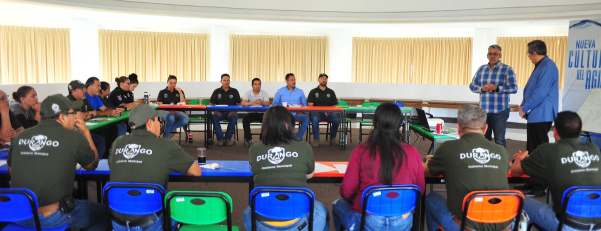 AmbienteDgo's tweet image. Por indicaciones de nuestro presidente Toño Ochoa estamos capacitando nuestro equipo, vamos a mejorar muchos aspectos para beneficio del medio ambiente en nuestro Durango. 🌳🌲🐶🏡

#Al100ConDurango
#encasalafamiliadecide
#ResultadosDGO