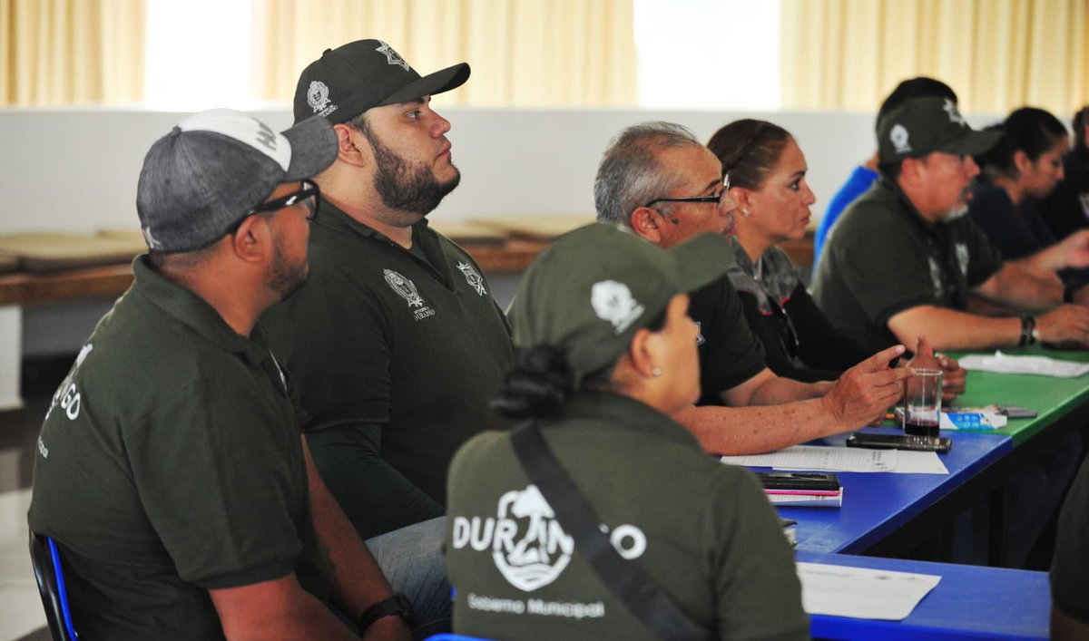 AmbienteDgo's tweet image. Por indicaciones de nuestro presidente Toño Ochoa estamos capacitando nuestro equipo, vamos a mejorar muchos aspectos para beneficio del medio ambiente en nuestro Durango. 🌳🌲🐶🏡

#Al100ConDurango
#encasalafamiliadecide
#ResultadosDGO