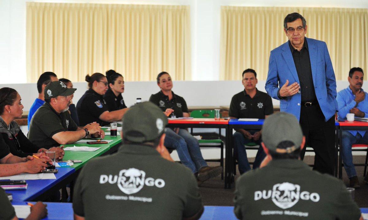 AmbienteDgo's tweet image. Por indicaciones de nuestro presidente Toño Ochoa estamos capacitando nuestro equipo, vamos a mejorar muchos aspectos para beneficio del medio ambiente en nuestro Durango. 🌳🌲🐶🏡

#Al100ConDurango
#encasalafamiliadecide
#ResultadosDGO