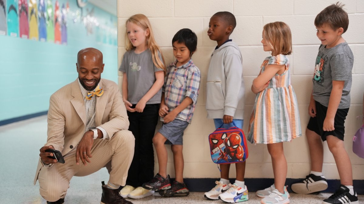 SufVAschools's tweet photo. Day 3, and our students still look #FirstDayFresh! #BelieveToAchieve #SPSCreatesAchievers https://t.co/WUkojTvGxx