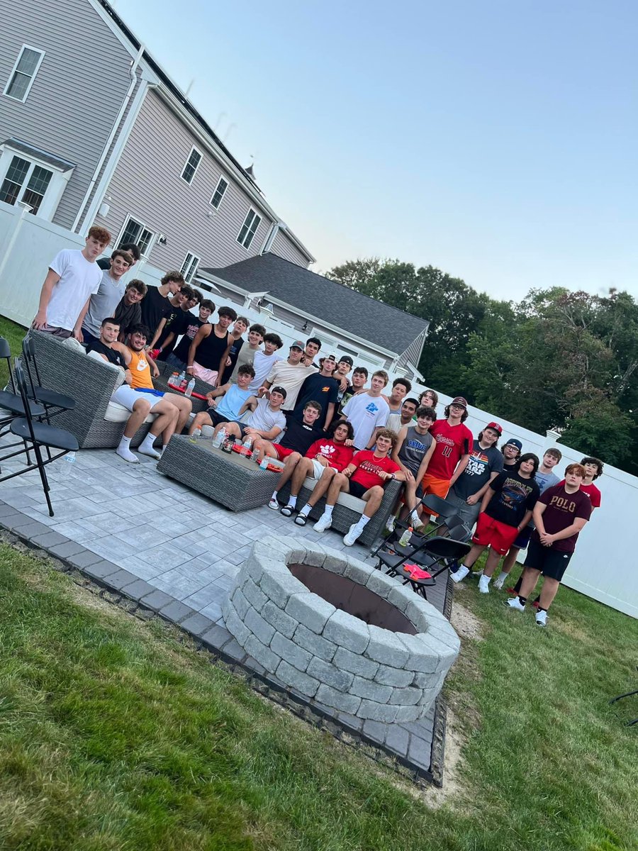 coachbotelho's tweet image. First team dinner tonight! Thanks for hosting Brown family!