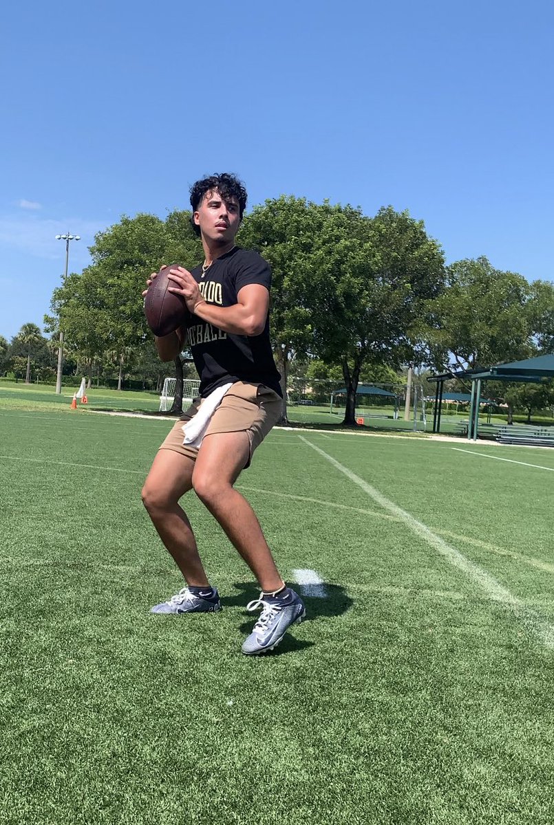 QUARTERBACK MANNY REYES (@QB16MannyReyes) / Posts / X