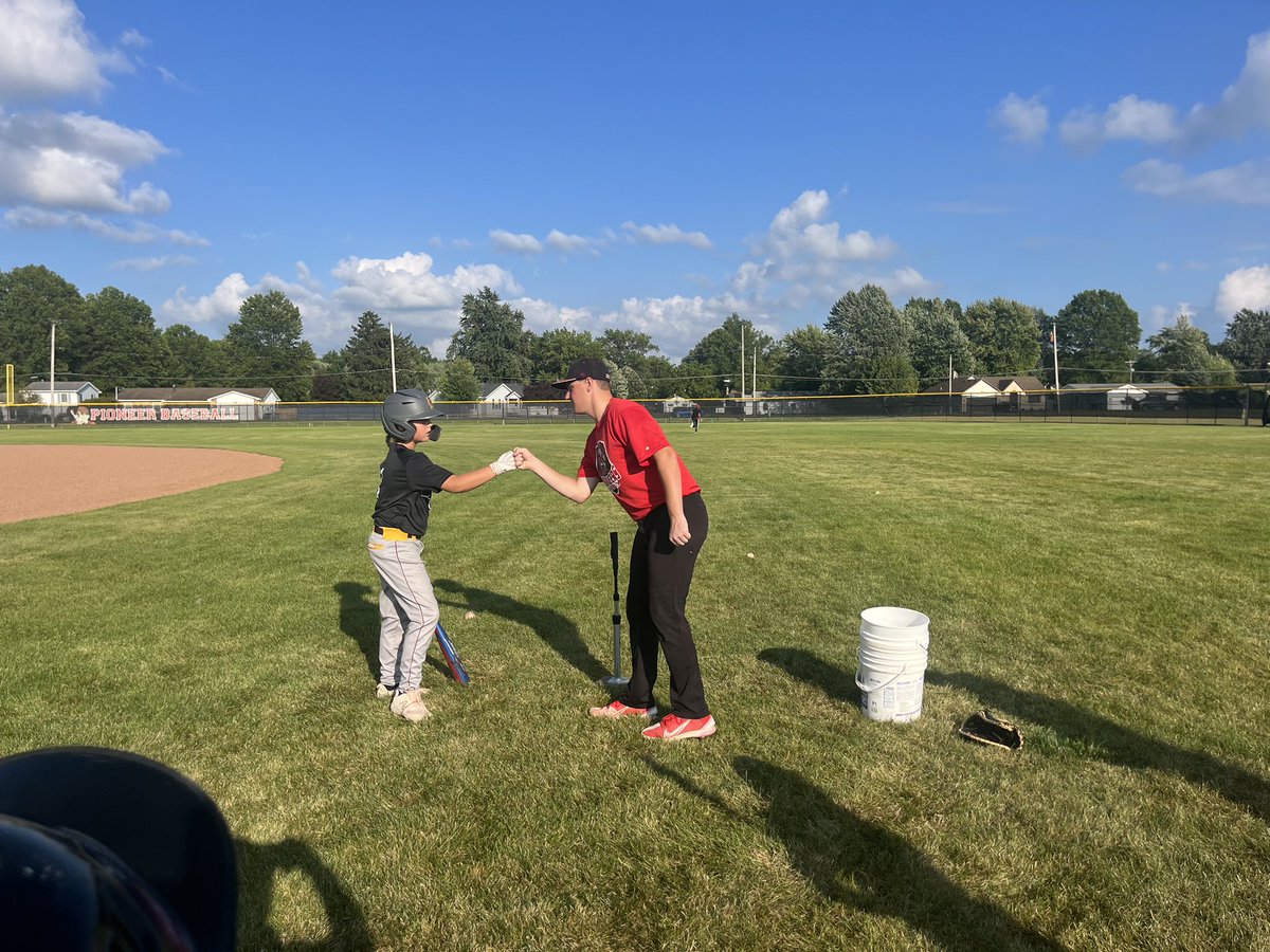 Elyria_Baseball's tweet image. Day 2 in the books! Great day and a Great turn out. Thank you to all the @softballelyria girls coming out and helping out the young ladies wanting to learn you guys are the best!! #CommitmentToTheProcess