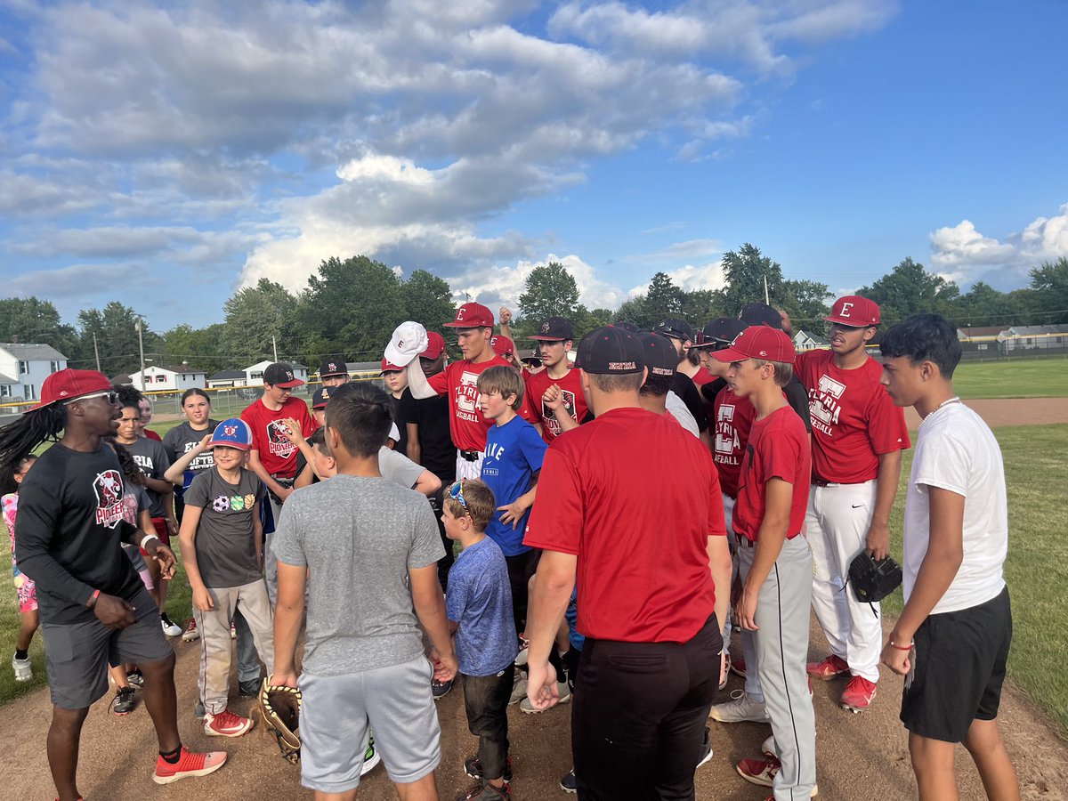 Elyria_Baseball's tweet image. Day 2 in the books! Great day and a Great turn out. Thank you to all the @softballelyria girls coming out and helping out the young ladies wanting to learn you guys are the best!! #CommitmentToTheProcess