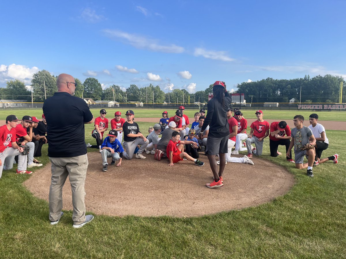 Elyria_Baseball's tweet image. Day 2 in the books! Great day and a Great turn out. Thank you to all the @softballelyria girls coming out and helping out the young ladies wanting to learn you guys are the best!! #CommitmentToTheProcess
